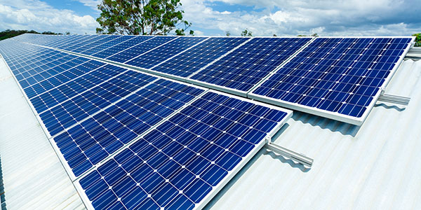 Panneaux photovoltaïques toiture entreprise